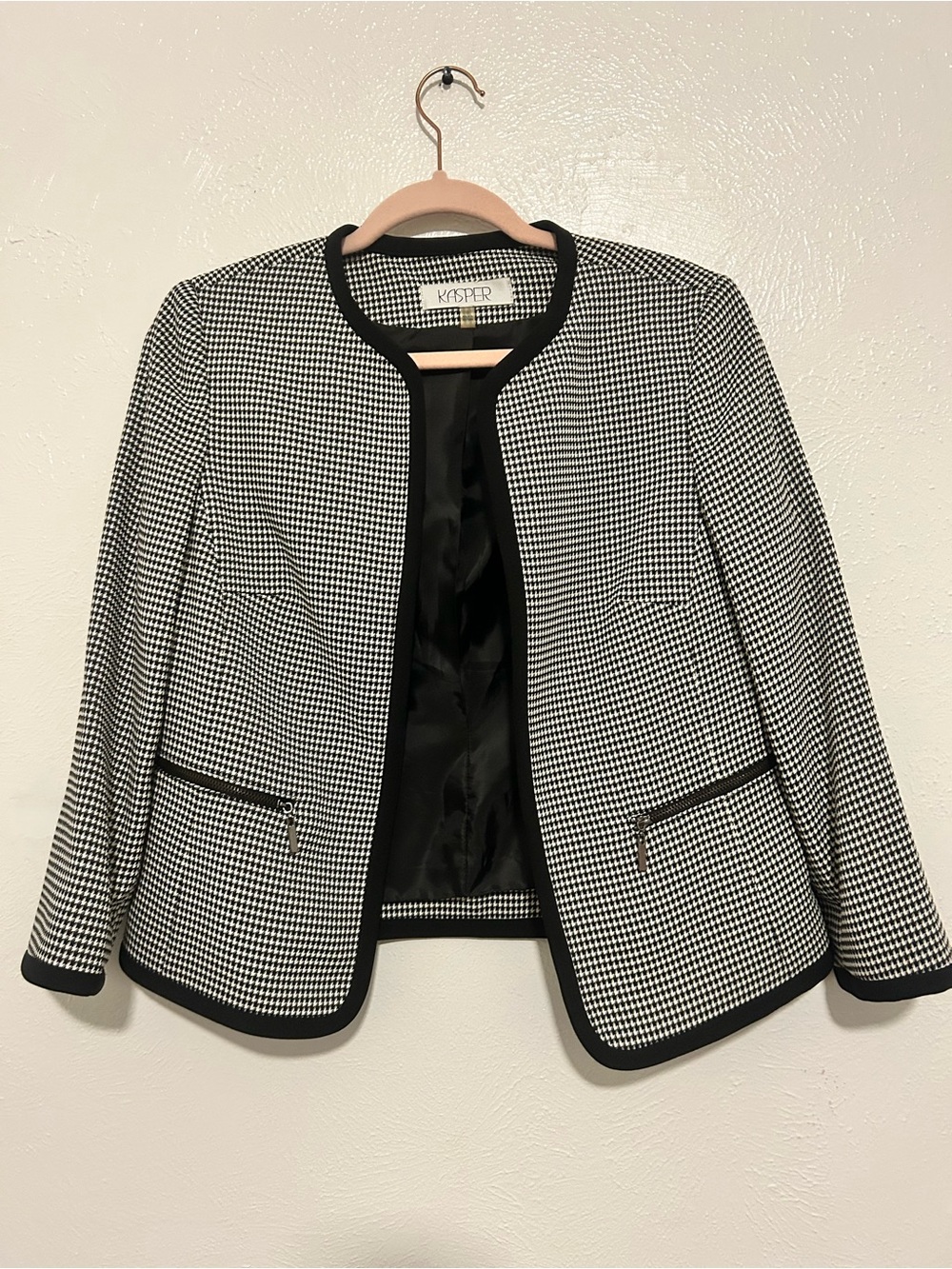 Kasper Black and White Houndstooth Collarless Blazer